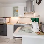 Calme Proche Avec Terrasse Sud, Parking Sécurisé Et équipements Complets - Fr-1-306-909 Apartamento