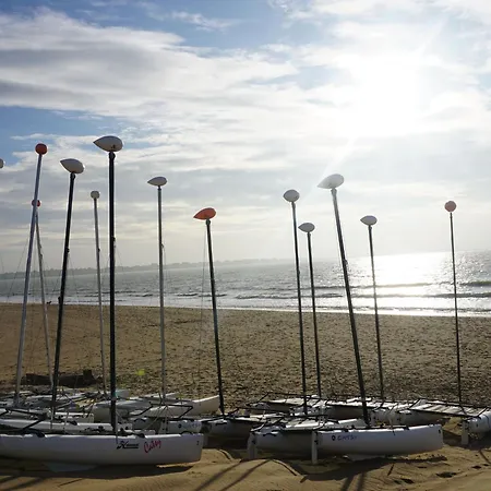 Calme Proche Avec Terrasse Sud, Parking Securise Et Equipements Complets - Fr-1-306-909