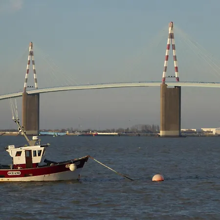 Calme Proche Avec Terrasse Sud, Parking Securise Et Equipements Complets - Fr-1-306-909 *