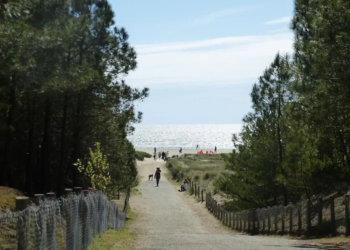 Calme Proche Avec Terrasse Sud, Parking Securise Et Equipements Complets - Fr-1-306-909 סן-ברבן-לה-פן