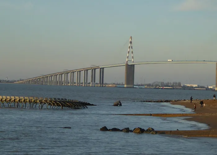 Calme Proche Avec Terrasse Sud, Parking Securise Et Equipements Complets - Fr-1-306-909 סן-ברבן-לה-פן