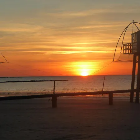 Calme Proche Avec Terrasse Sud, Parking Securise Et Equipements Complets - Fr-1-306-909