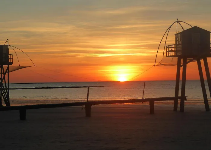 Calme Proche Avec Terrasse Sud, Parking Securise Et Equipements Complets - Fr-1-306-909