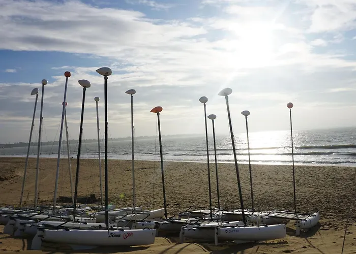 Calme Proche Avec Terrasse Sud, Parking Securise Et Equipements Complets - Fr-1-306-909