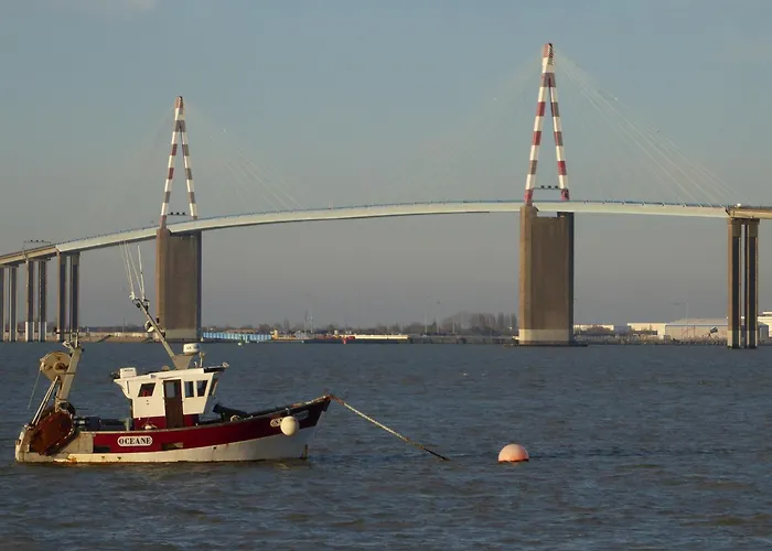 Calme Proche Avec Terrasse Sud, Parking Securise Et Equipements Complets - Fr-1-306-909 *